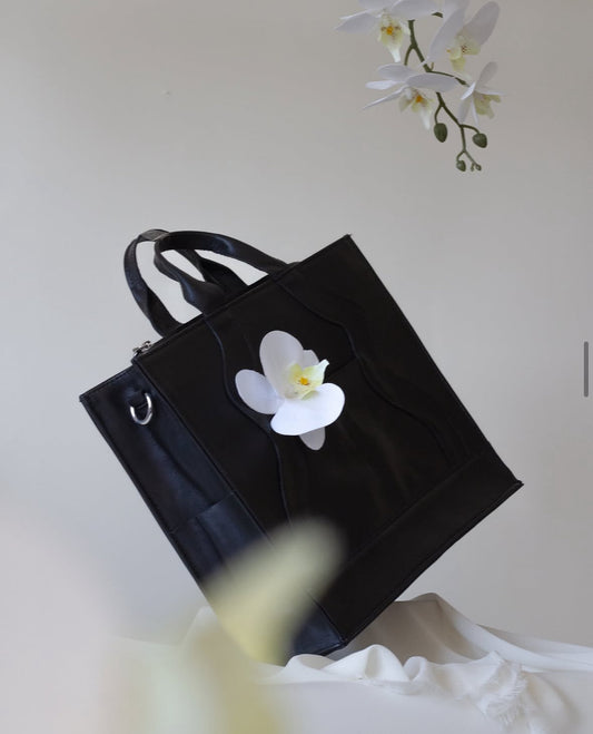 The Tote M